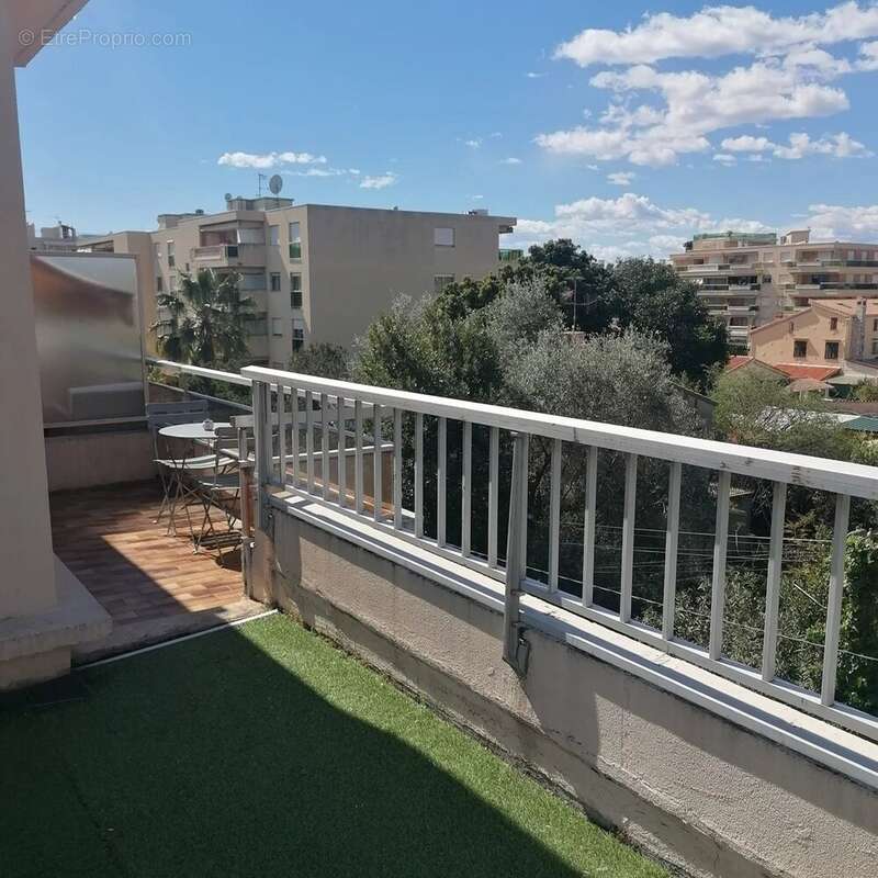Appartement à SAINT-LAURENT-DU-VAR