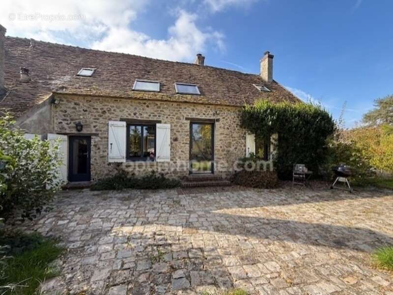 Maison à SAINT-CYR-SOUS-DOURDAN