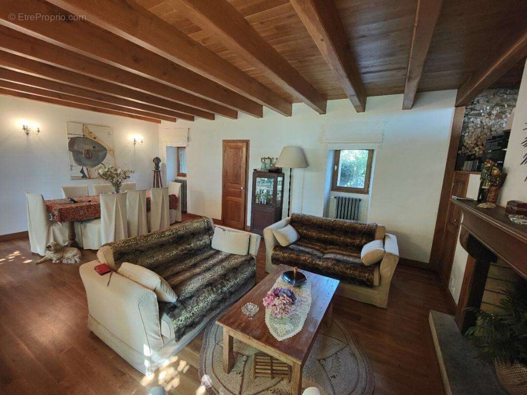 Maison à PRADINAS