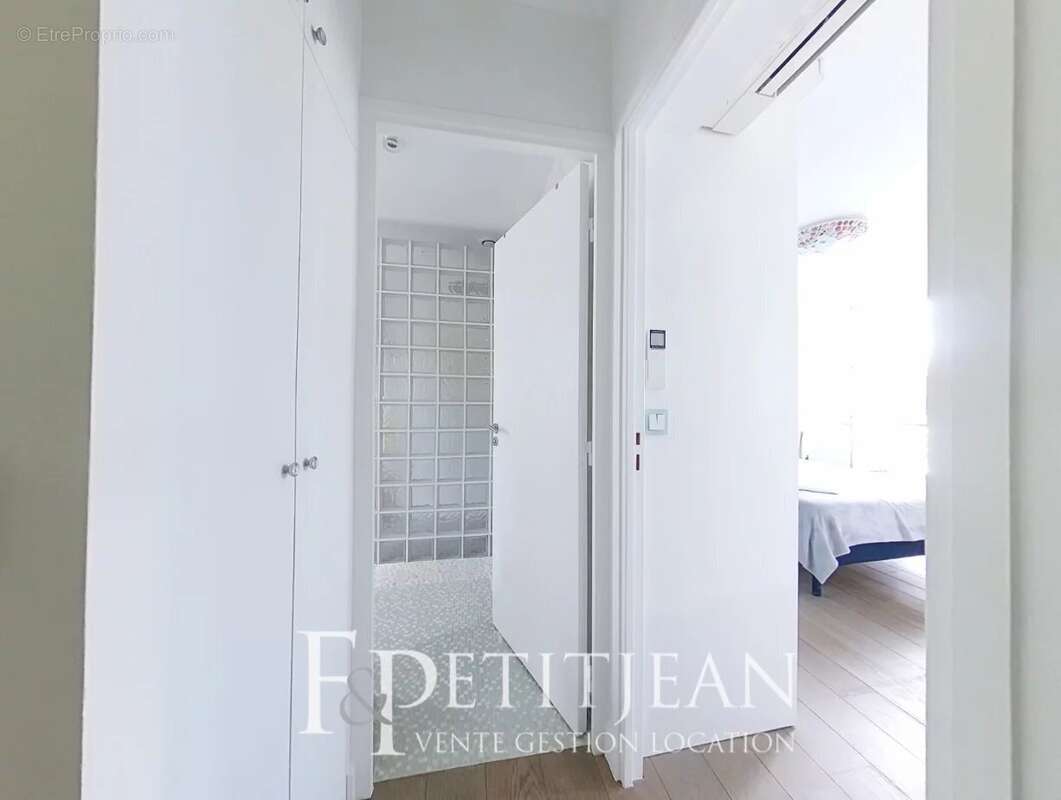 Appartement à PARIS-7E