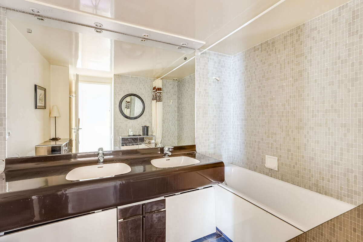 Appartement à PARIS-15E