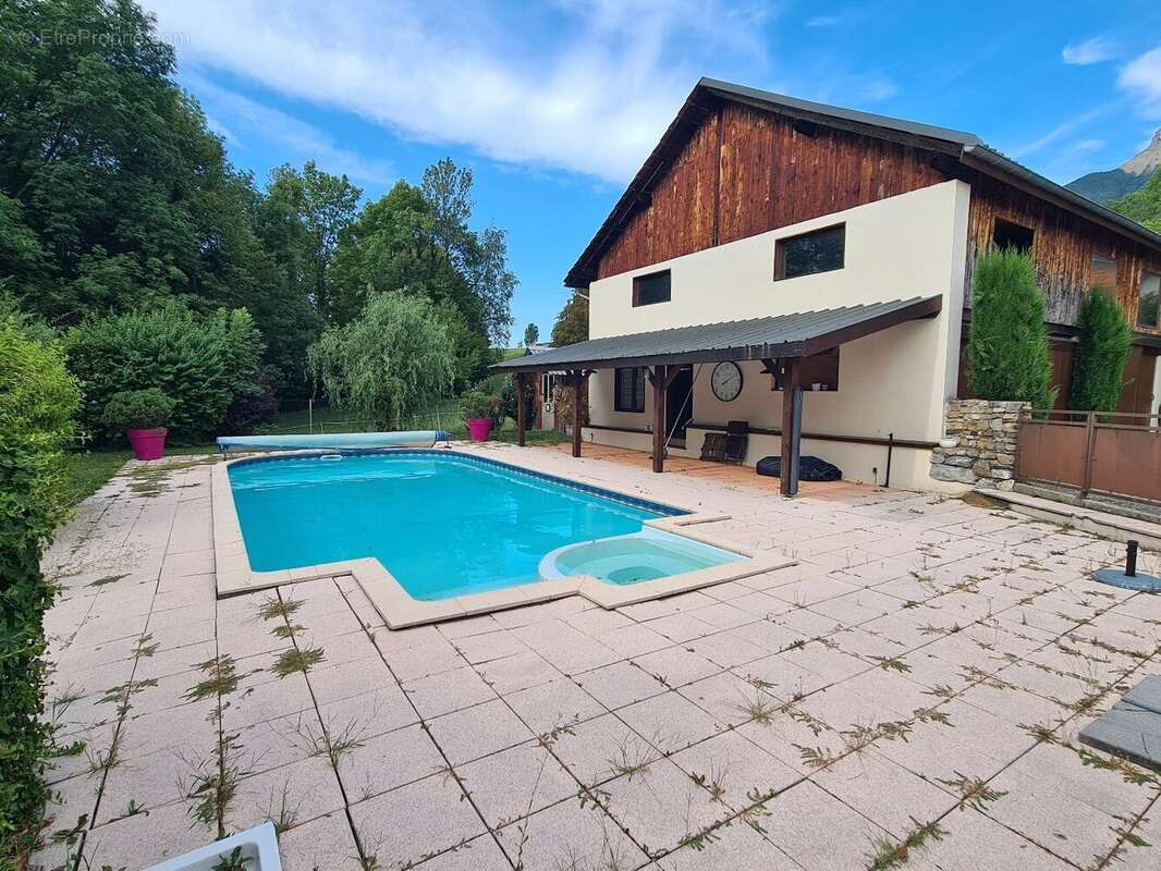 Maison 565 m² à Verrens-Arvey  - photo 8