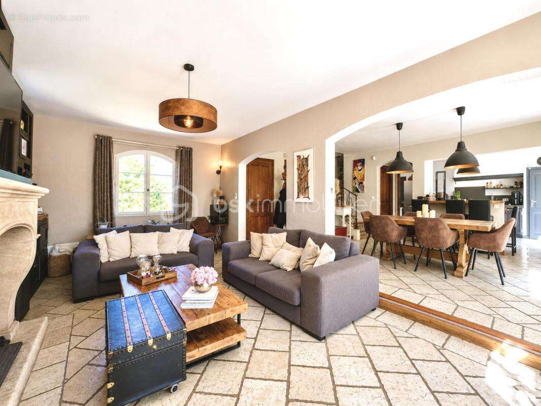 Maison à LE MUY