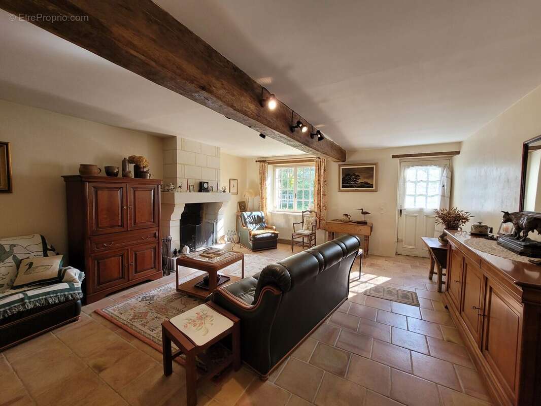 Maison à LA CHAPELLE-MONTLIGEON