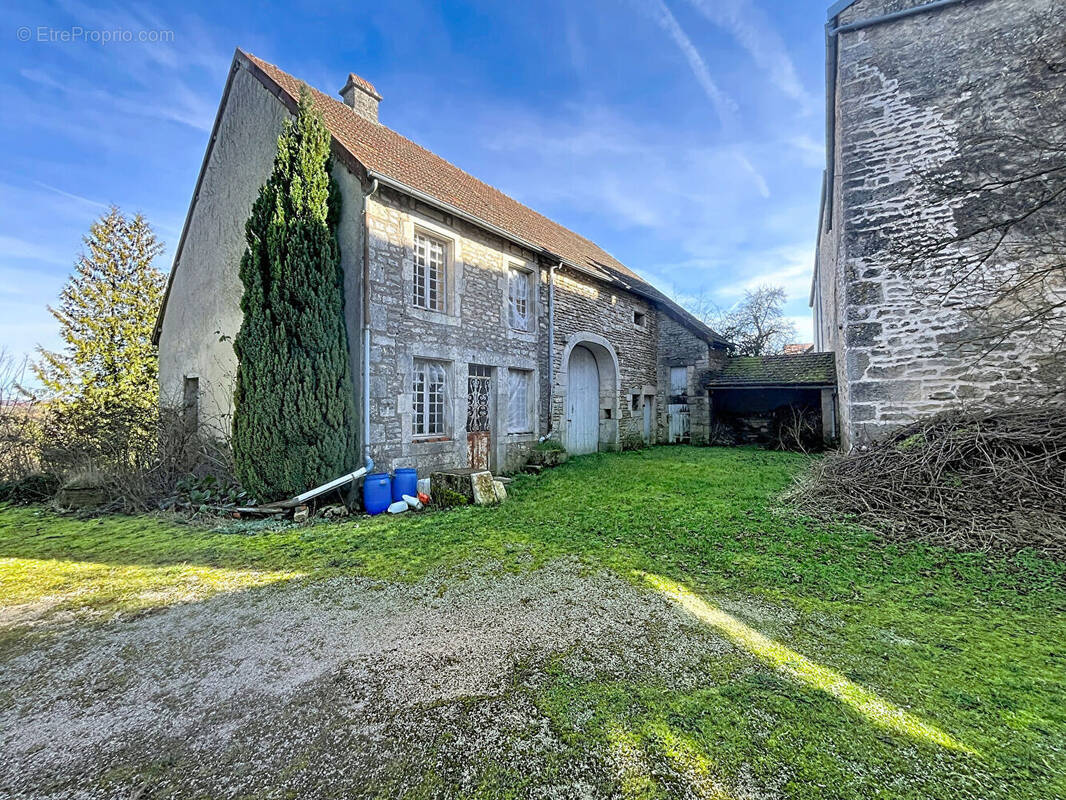Maison à SAINT-BROING-LES-MOINES
