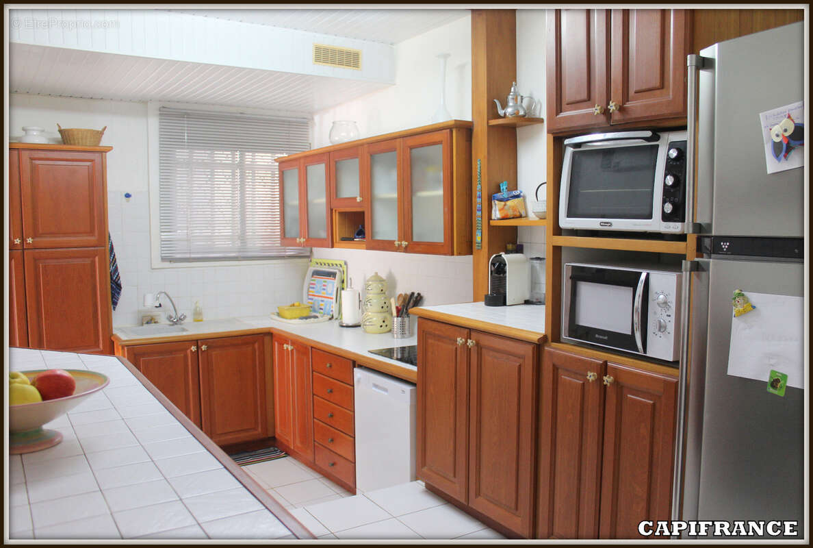 A vendre a kourou (97310) une magnifique maison en bois t5 de 106 m² avec 2 maisons t2 independantes - terrain de 775 m² - au pr - photo 8