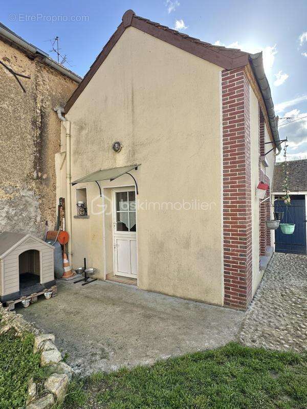 Maison à VILLENEUVE-SUR-YONNE