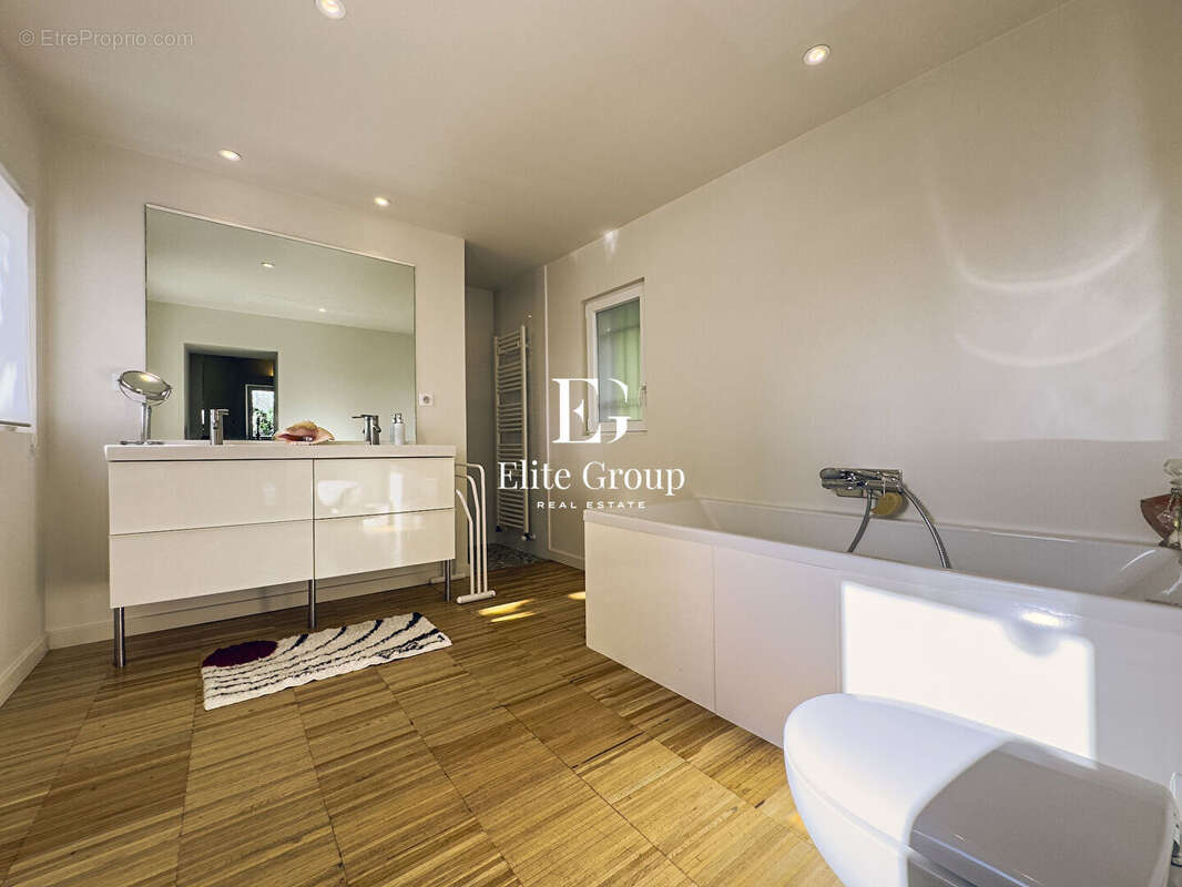 A vendre magnifique maison en bas du plateau d'angouleme - 7 pièces - 213 m2 - photo 10