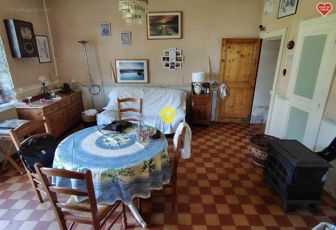 Maison à AUGY-SUR-AUBOIS