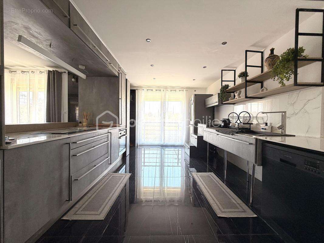 Propriété avec piscine, studio et T2 indépendant à Fabrègues --- - photo 6