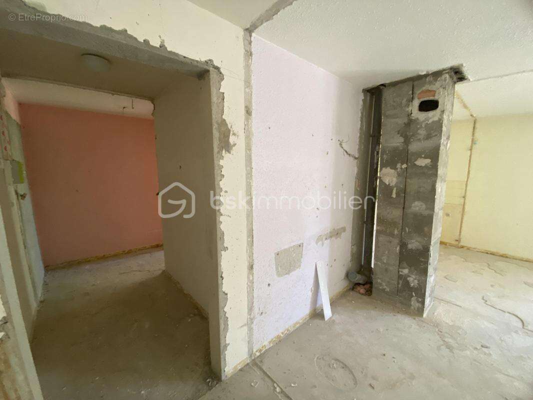 SAINT-CHRISTOL ((84) -  Créez votre T2 sur mesure ! Plateau sous forme d'appartement de 68 m² env. situé au 1er étage avec ascen - photo 13