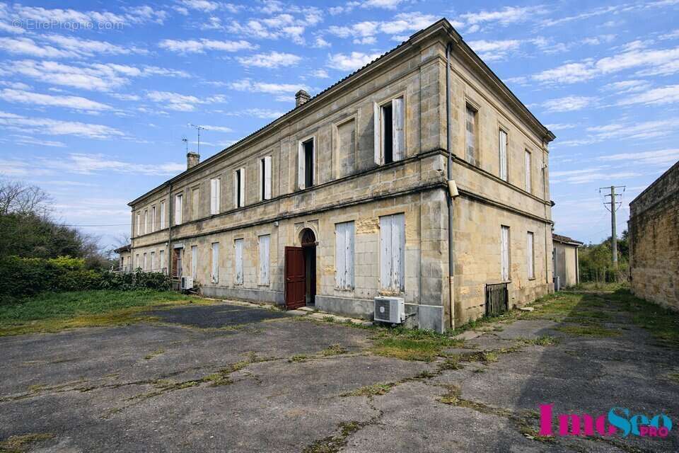 Commerce à SAINT-LOUBES