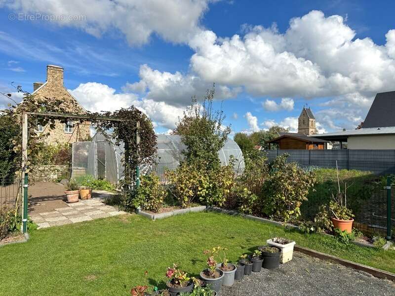 Maison à GOUVILLE-SUR-MER