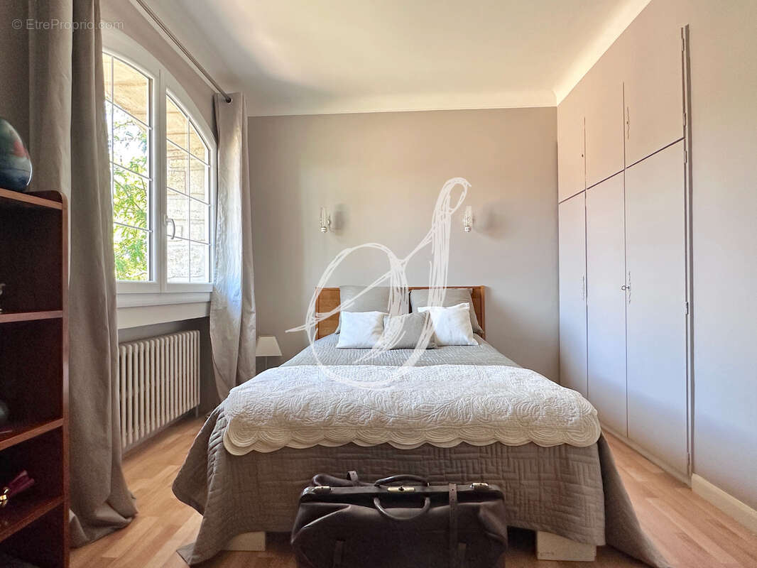 Maison de charme de type 5, 4 chambres avec piscine, garages sur plus de 1 000 m2 de terrain à Juvignac - photo 19
