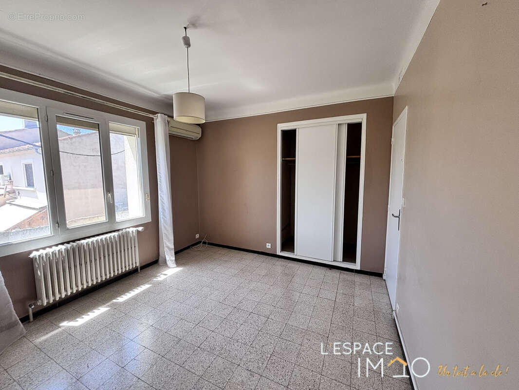 Exclusivité - Maison de ville avec cours et grand garage ! - photo 11