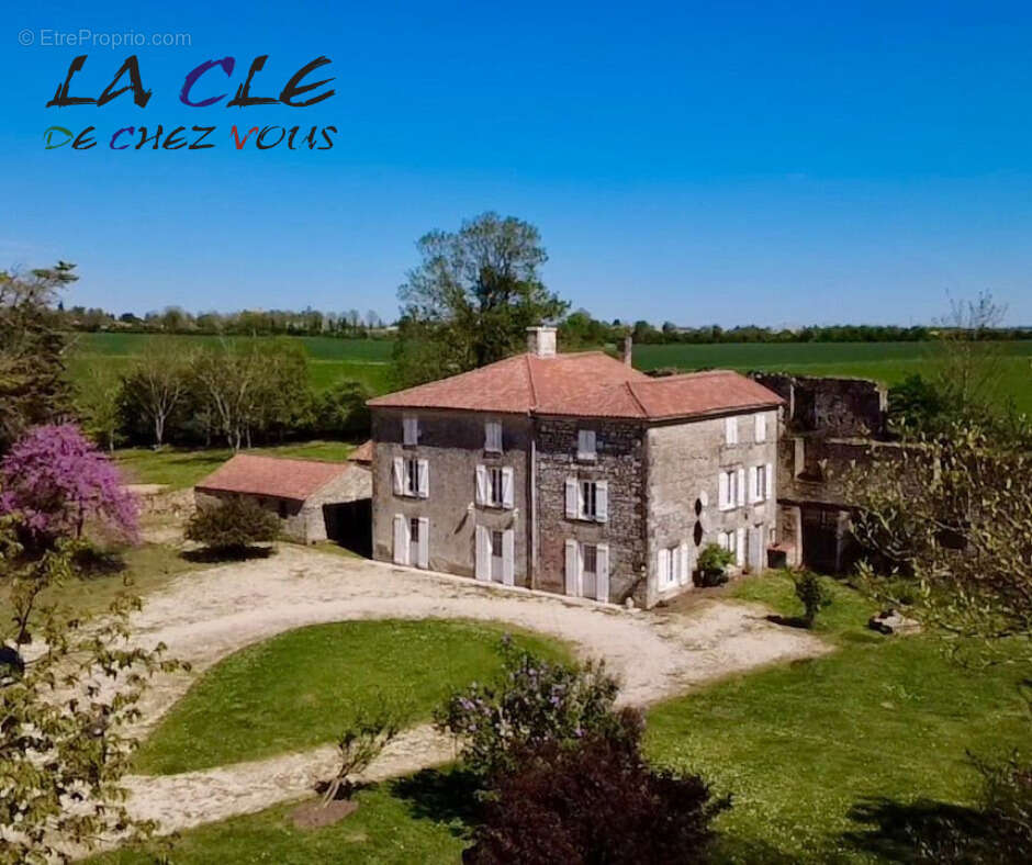 Maison à COULONGES-SUR-L'AUTIZE