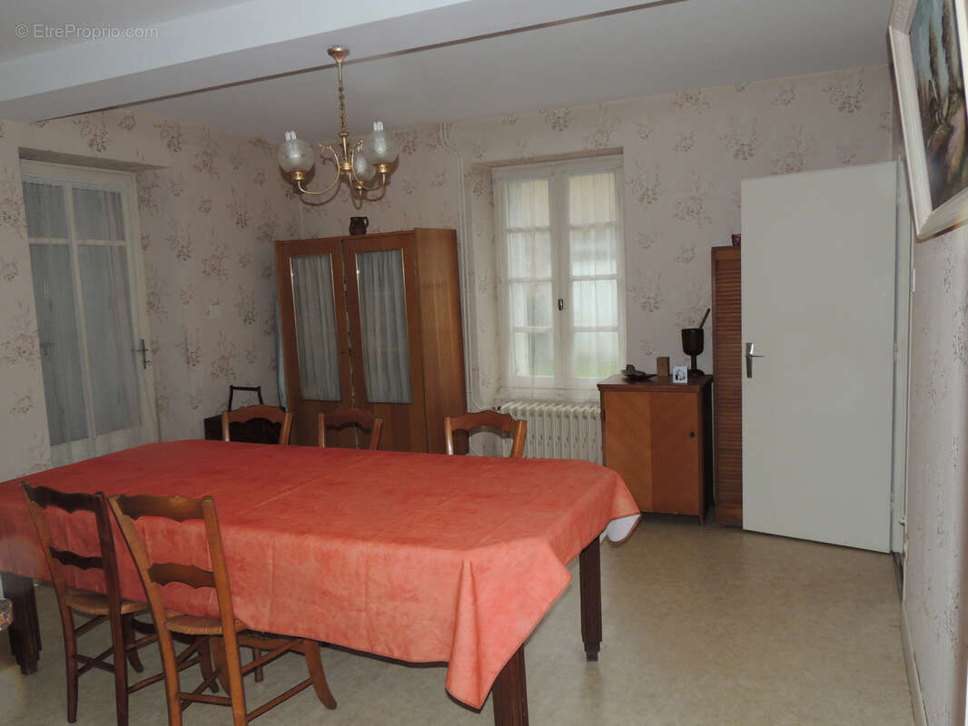 Maison à SAINT-MARTIN-DES-NOYERS