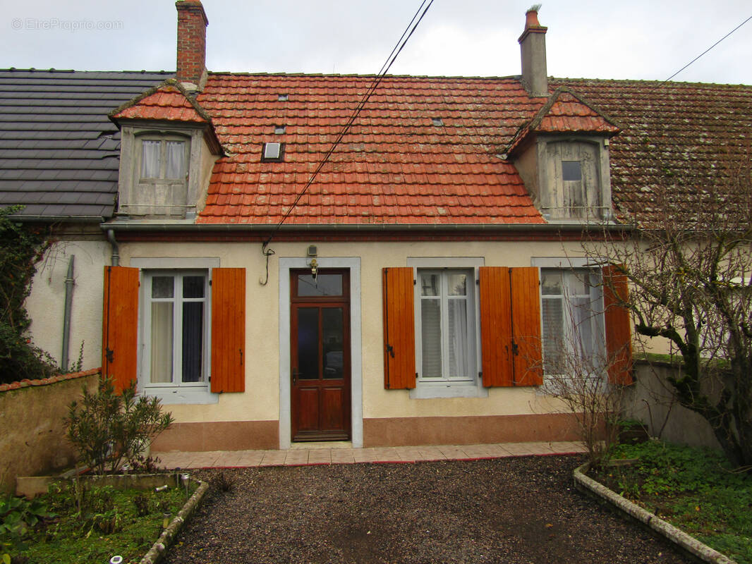 Maison à MORNAY-SUR-ALLIER