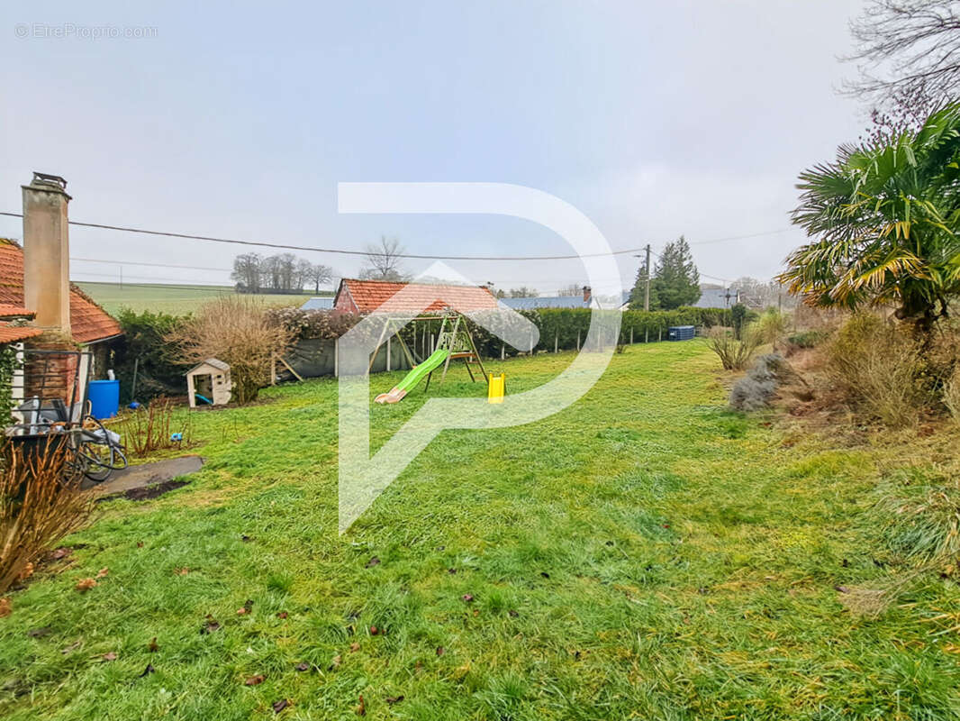 Maison à CREVECOEUR-LE-GRAND