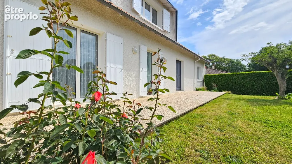 Maison 172 m² à Echire  - photo 2