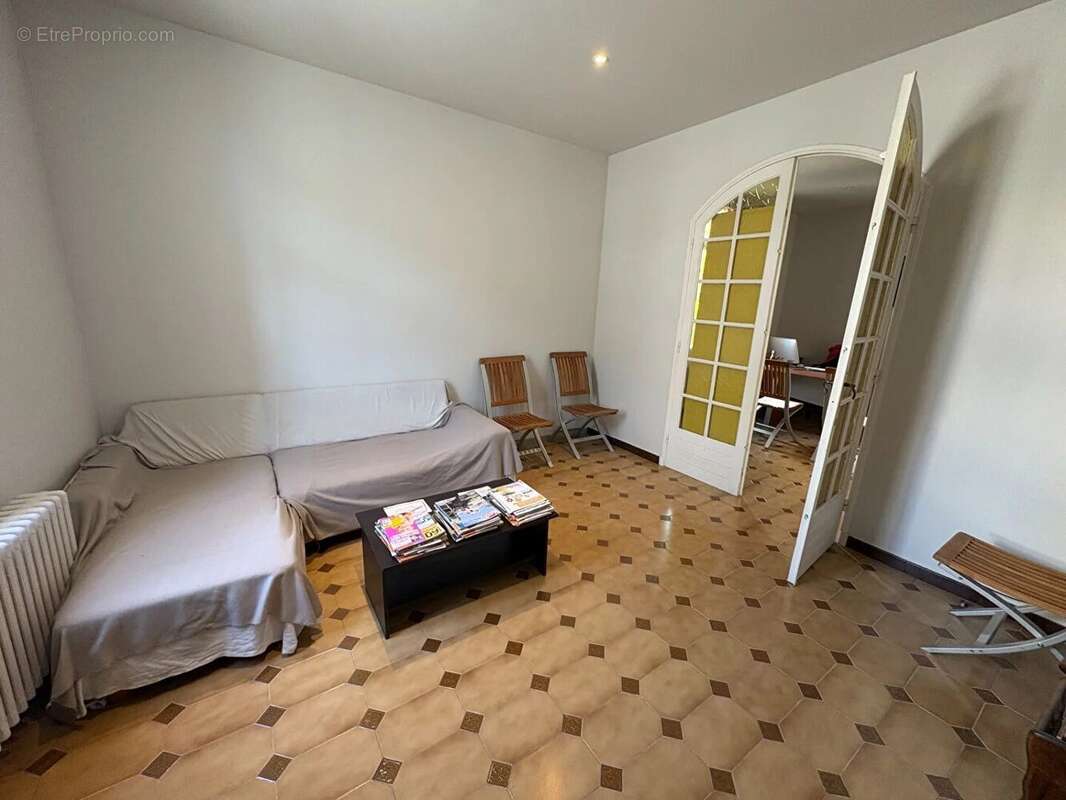 À vendre rognonas, local professionnel loué, 3 pièces - photo 3