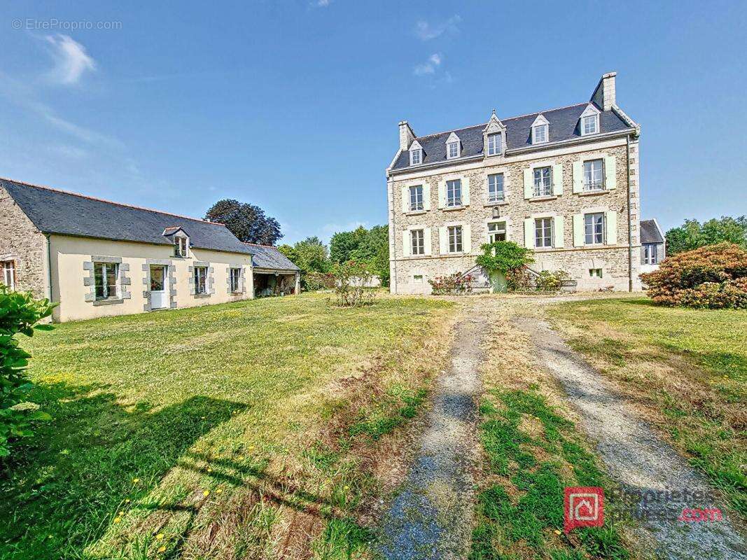 Maison à MAEL-CARHAIX
