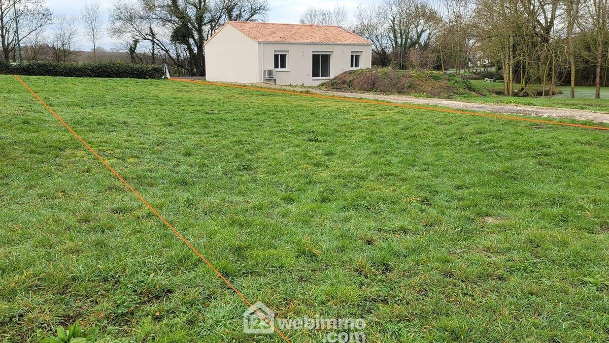 Beau terrain de 495m² à La Jonchère - Terrain à LA JONCHERE