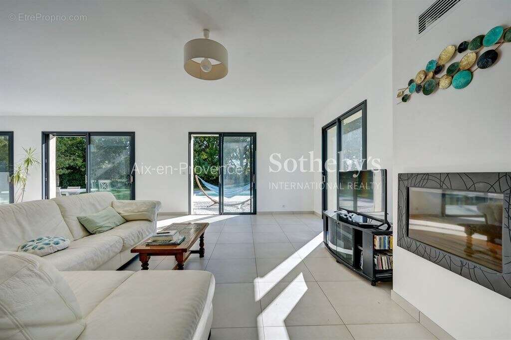 Maison familiale 200 m² sur 2100 m² à vendre à l'ouest d'Aix-en-Provence - photo 14