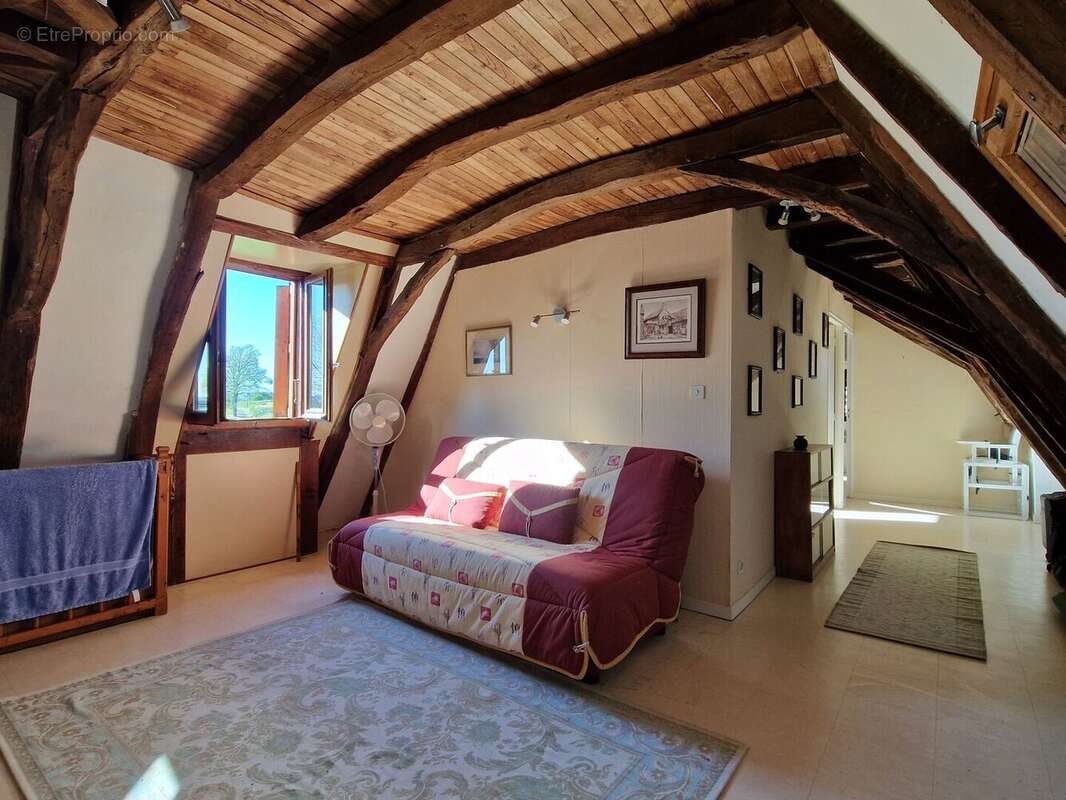 Maison de caractère en pierres avec jardin et dépendance - photo 17
