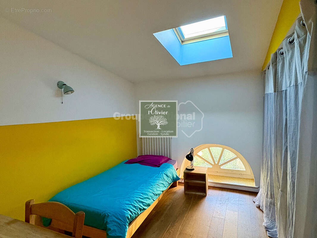 ARLES. Appartement dans un hôtel particulier - photo 9