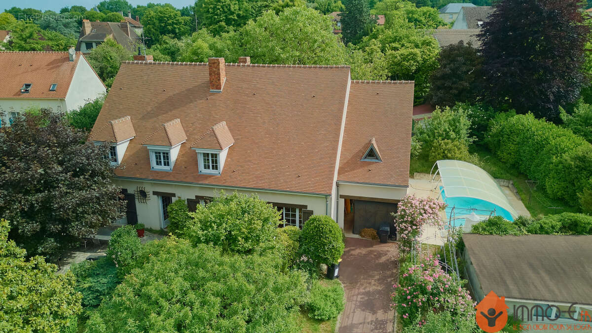 Maison à CONDE-SAINTE-LIBIAIRE