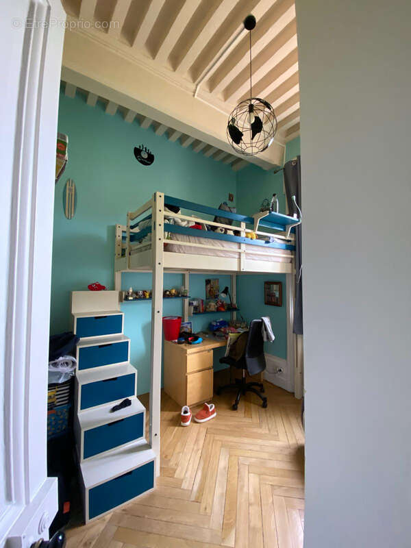 Appartement à COLLONGES-AU-MONT-D'OR