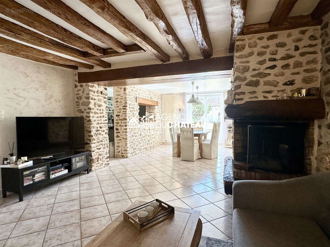 Maison 125 m² à Nandy  - photo 5