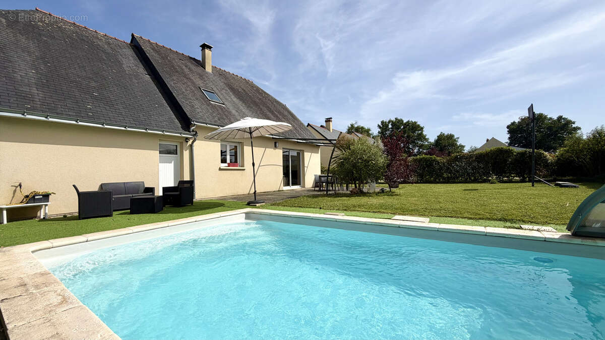 Maison à BECON-LES-GRANITS