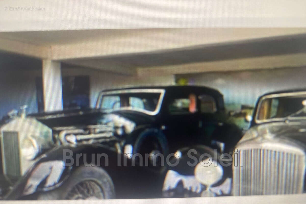 Parking à VILLENEUVE-LOUBET