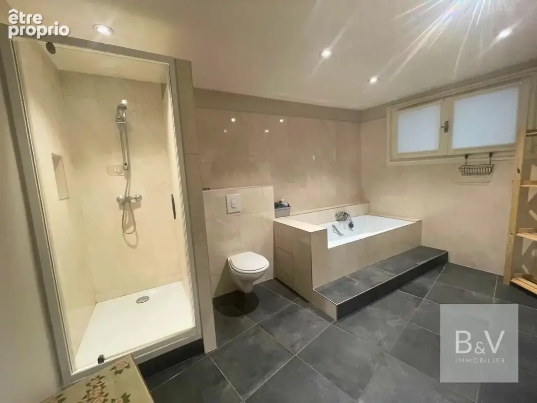 Maison de charme de 340 m² avec jardin - photo 12