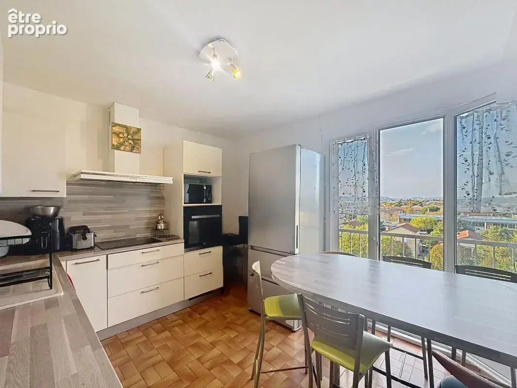 Appartement T4 - Quartier Chirouzes - Bourg-Les-Valence - photo 2