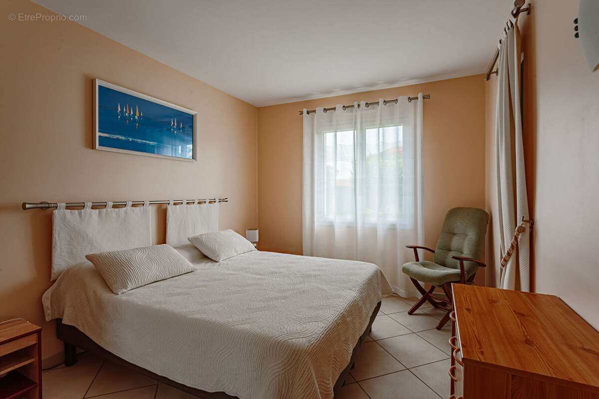 Saubrigues : Maison de plain-pied avec piscine sur 1.500 m² de terrain - photo 11