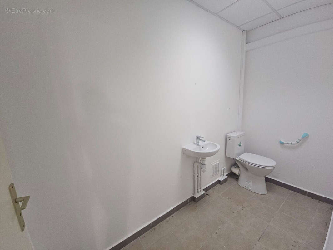 Commerce 53 m² à Saint-Andre  - photo 5