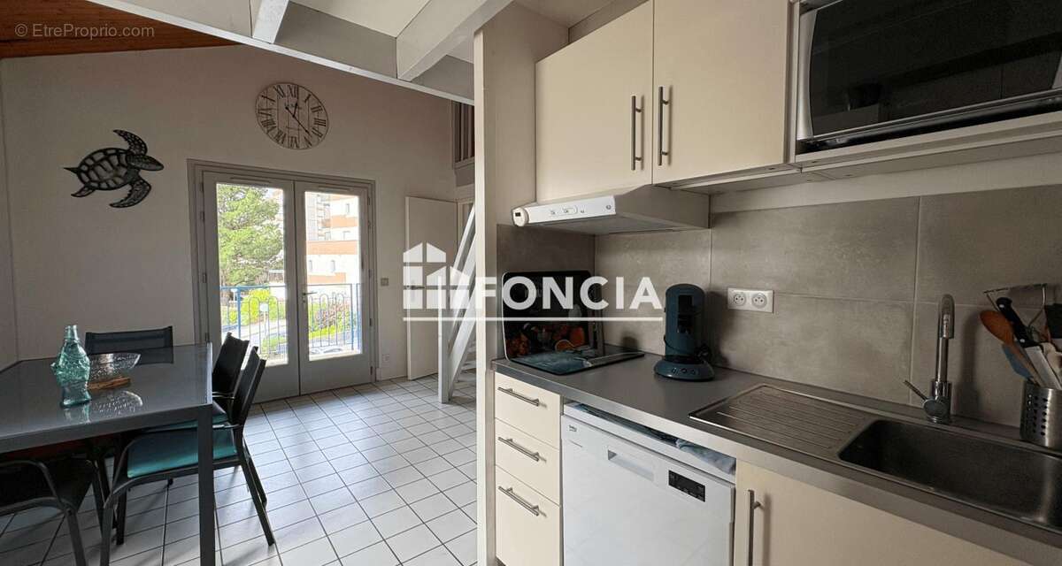 T4 lumineux avec terrasse et parking à 250 m de la plage - photo 3
