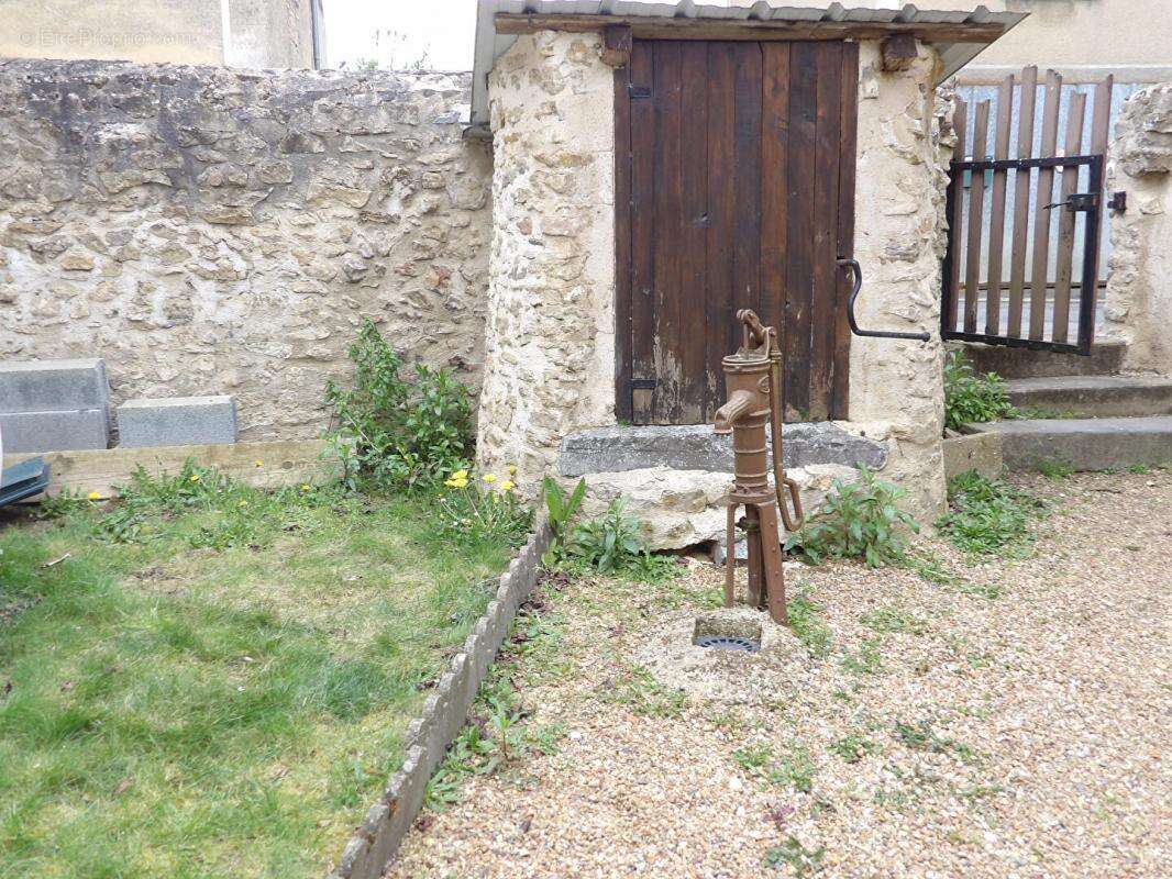 Maison à COURTILLERS