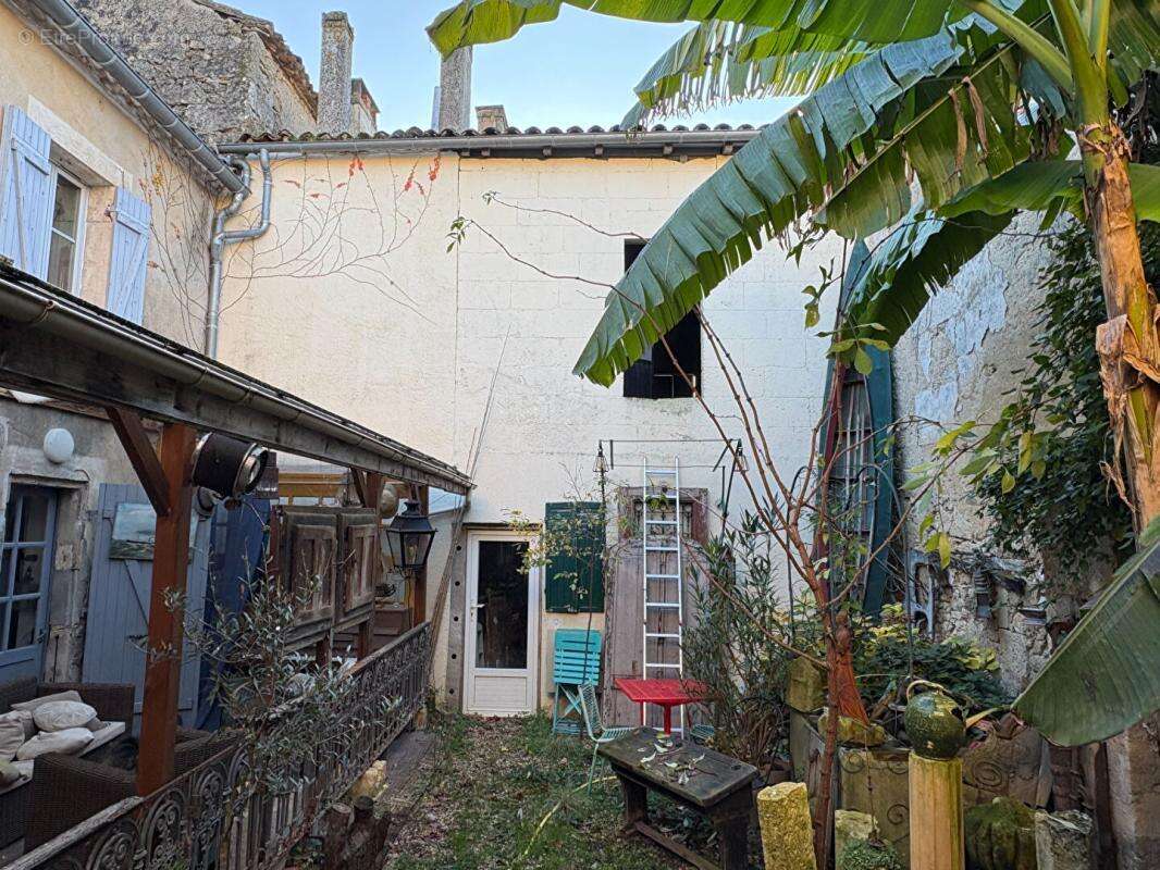 Maison à VILLEFRANCHE-DE-LONCHAT