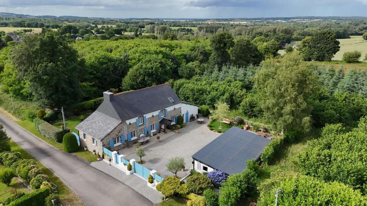 Maison de 7 pièces de 235 m² à Le Mené - photo 3