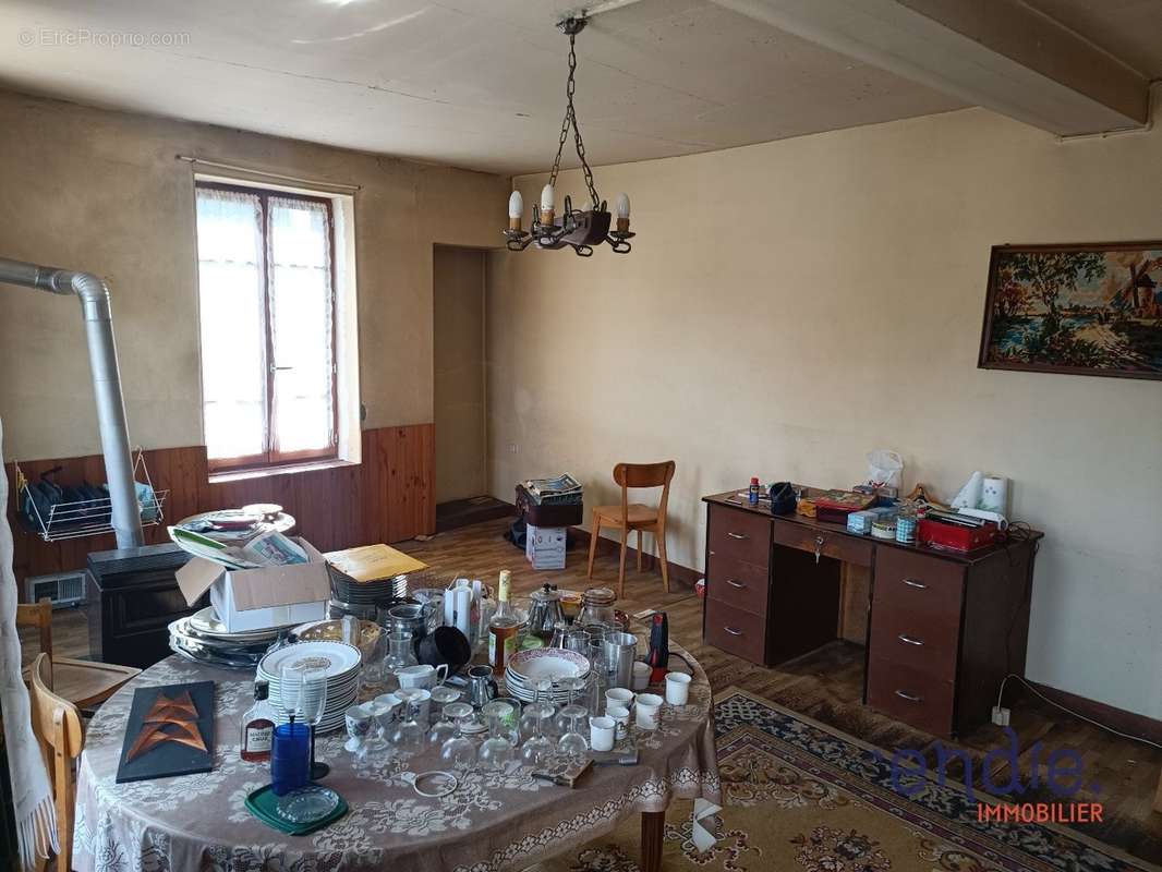 Maison à THENEUILLE