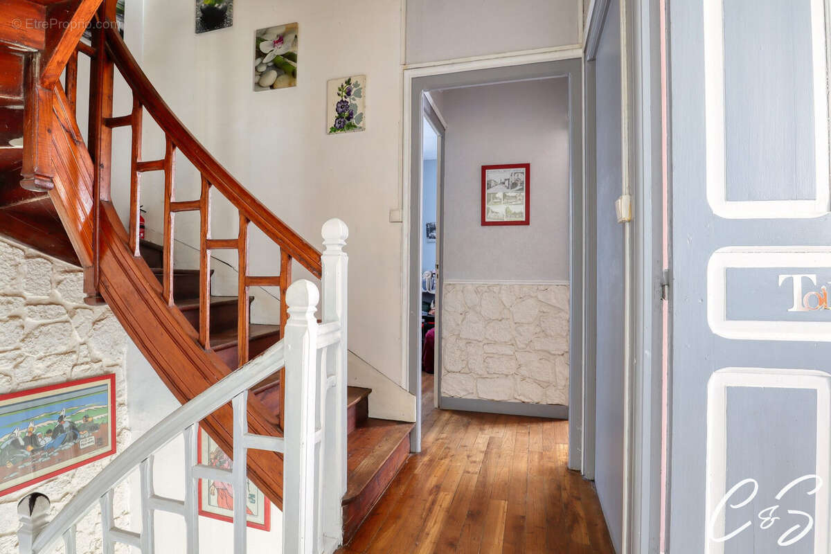 Maison 92 m² à Plogastel-Saint-Germain  - photo 8