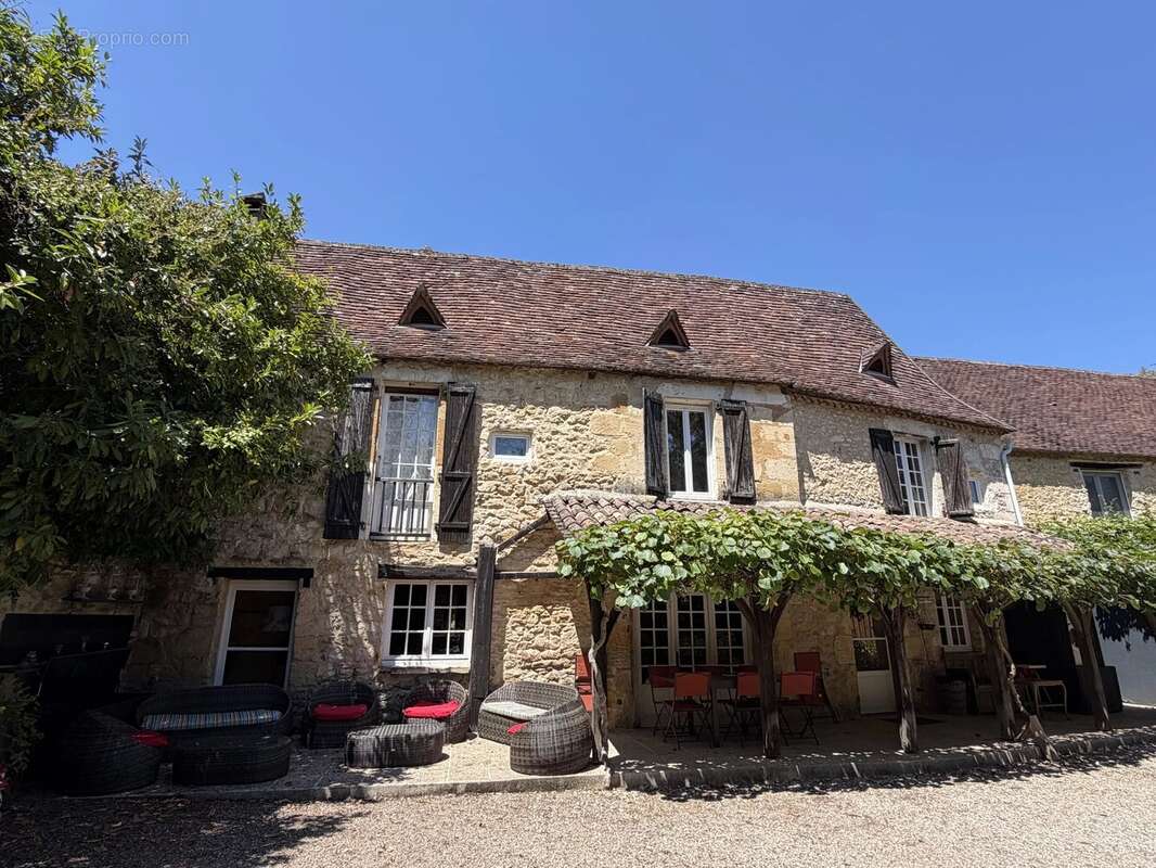 Maison de caractère avec gite indépendant, piscine et jardins, à quelques pas de Saint-Cyprien - photo 9