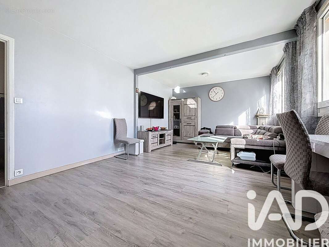 Photo 2 - Appartement à SAINT-GERMAIN-LES-ARPAJON