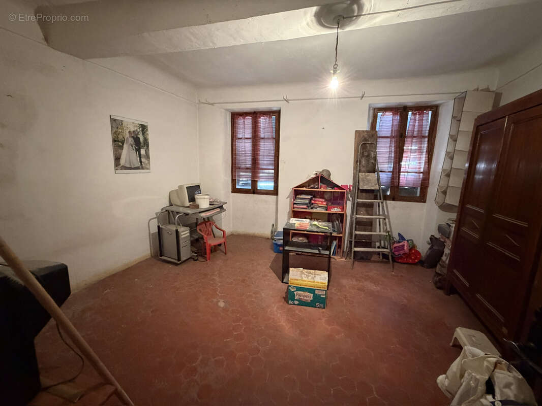 A rénover grande maison de village gros potentielle - photo 8