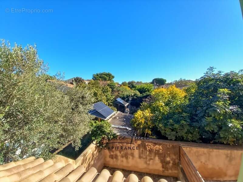 Appartement à LA FARE-LES-OLIVIERS