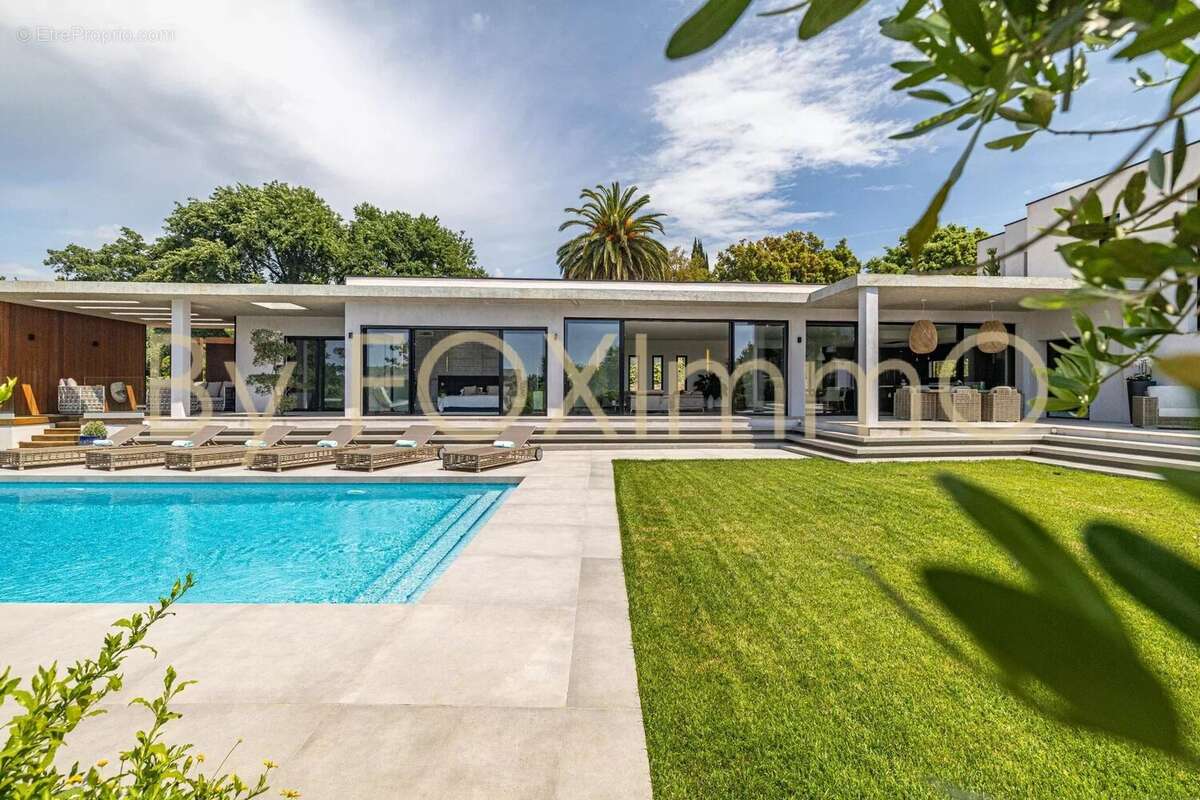 Villa de luxe contemporaine à Biot avec piscine et pool-house au calme absolu - photo 2